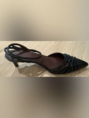 Bernardo Minu Black Pointy Leather Adj. Strappy Kitten Heel Pumps Sz 8 NWT